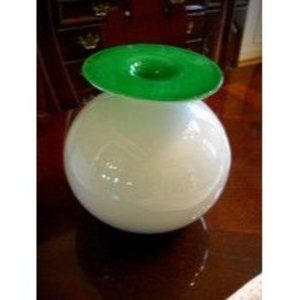Gorgeous Designs Art Deco Contemporary White Over Green Very Unique Vase